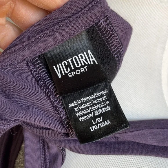 Victoria’s Secret Sport Open back Top - Picture 3 of 4